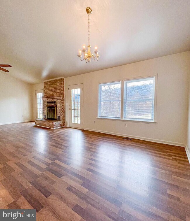 Foto del edificio - 48 Cambridge Ct