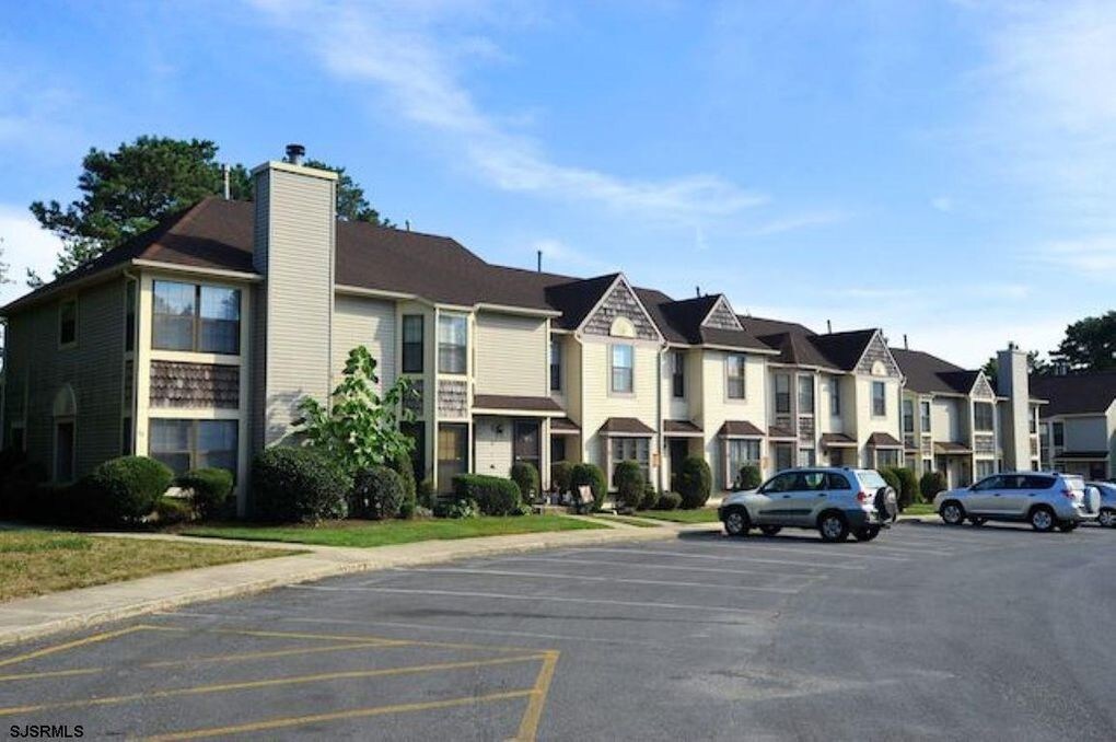 41 Cambridge Townhouse Dr, Egg Harbor Township, NJ 08234 Townhome
