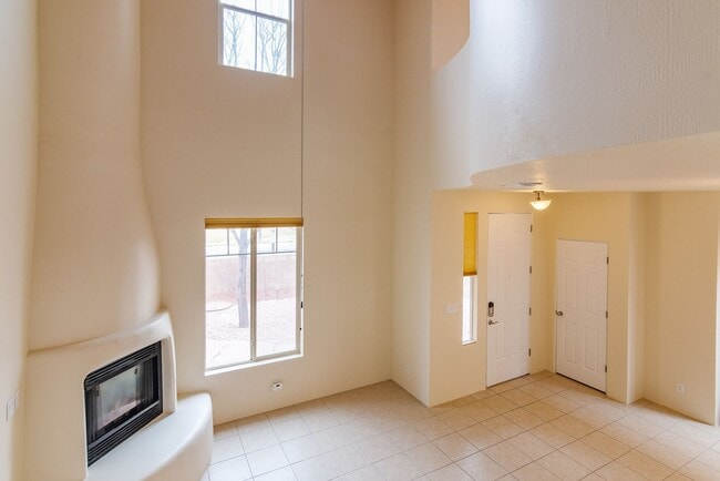 Building Photo - 7 E Saddleback Mesa