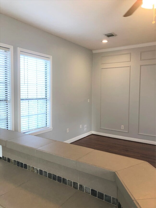 Building Photo - 543 W 27th St