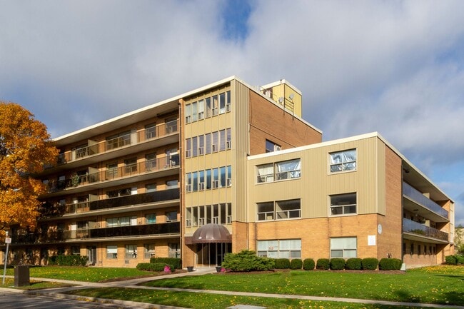 Building Photo - Bryn Mawr Apartments