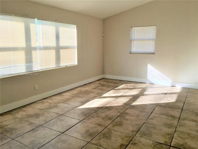 Building Photo - 209 SW 14th St