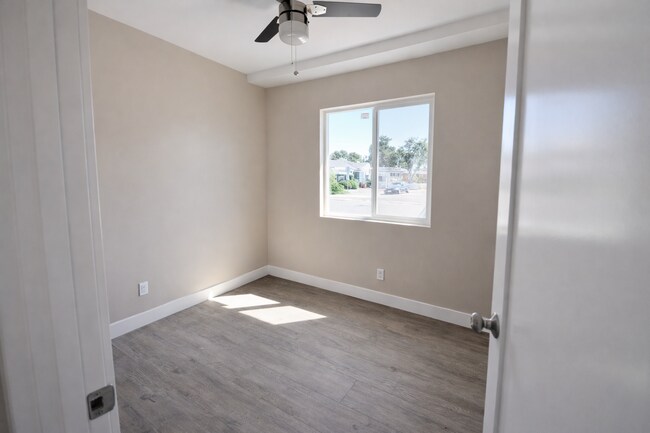 Building Photo - 3 Bed / 1 Bath – Prime Rockford Dr Location (Walk to Campus!)