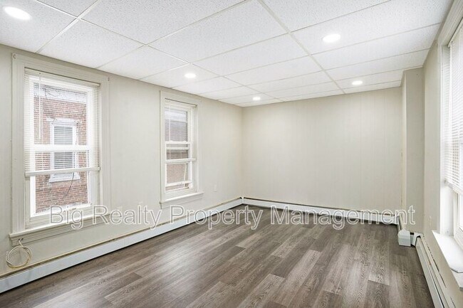 Foto del edificio - 40 E 3rd St