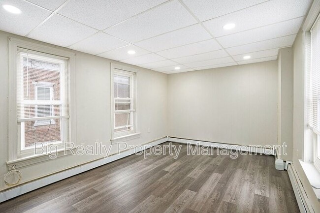 Building Photo - 40 E 3rd St