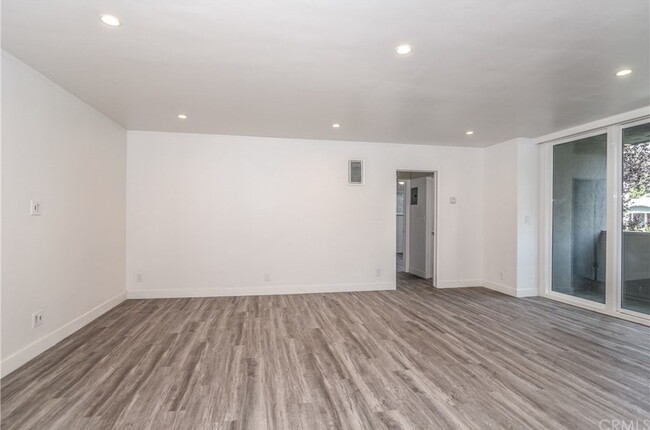 Building Photo - Fox Hills Apartments
