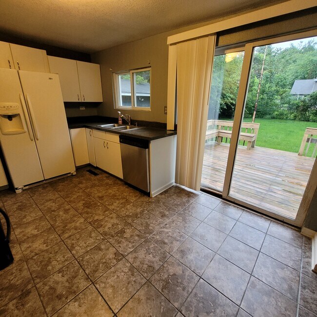 208 Indian St W, Midland, MI 48640 House Rental in Midland, MI