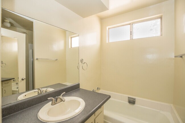 Foto del edificio - 963 S Barrington Ave