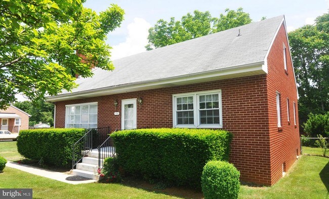 Building Photo - 152 Fox Dr