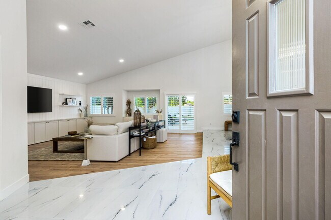 Foto del edificio - 76817 Manor Ln