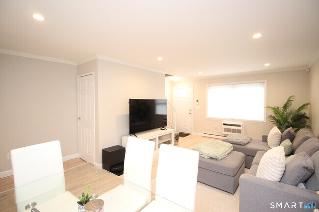Foto del edificio - 30 Maple Tree Ave