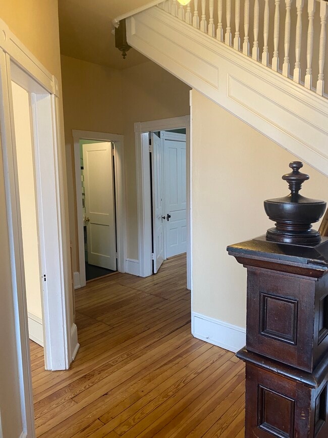 Foyer - 312 Amherst St