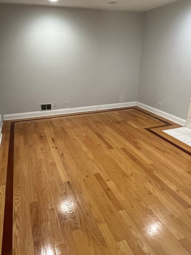 Foto del edificio - 745 Waverly Ln