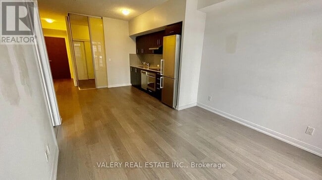 Building Photo - 255 Village Green Square