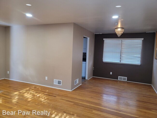 Building Photo - 4 br, 3 bath House - 3265 Forest Dr