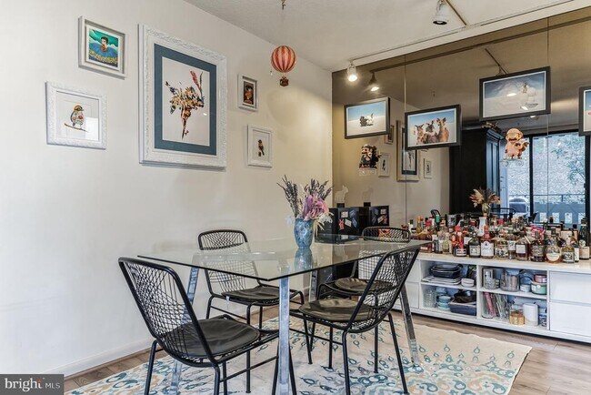 Foto del edificio - 6301 Stevenson Ave
