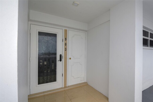 Foto del edificio - 1012 N Ocean Blvd