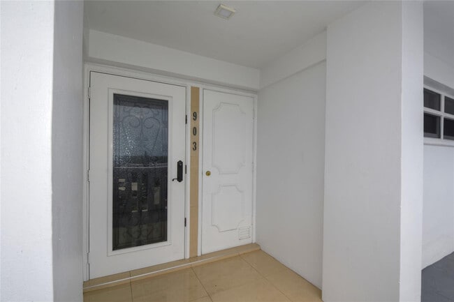 Building Photo - 1012 N Ocean Blvd