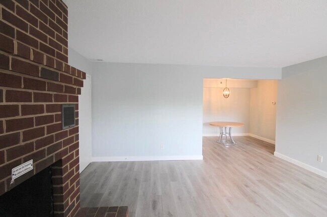Building Photo - 1112 Blue Ridge Dr
