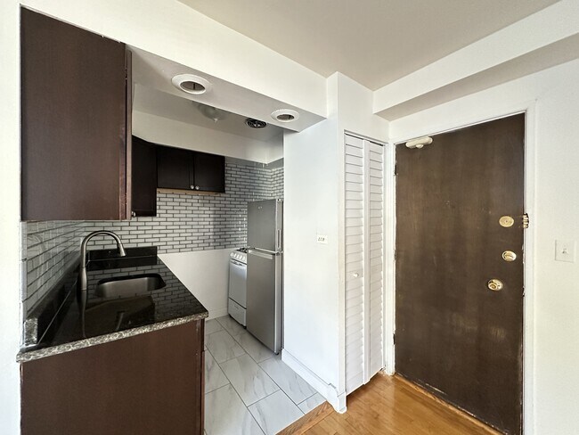 Foto del edificio - 6830 N Sheridan Rd