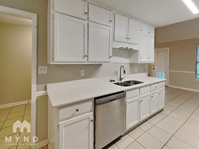 Foto del edificio - 725 Cowan Rd