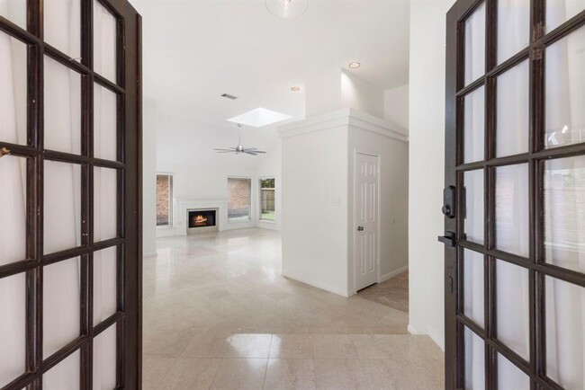 Foto del edificio - 30 Cedar Chase Pl