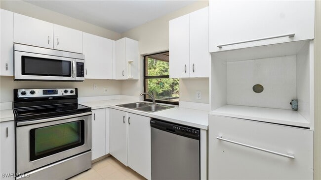 Building Photo - 4661 5th Ave SW