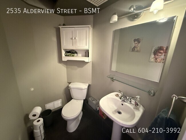 Building Photo - Great Location Suite!