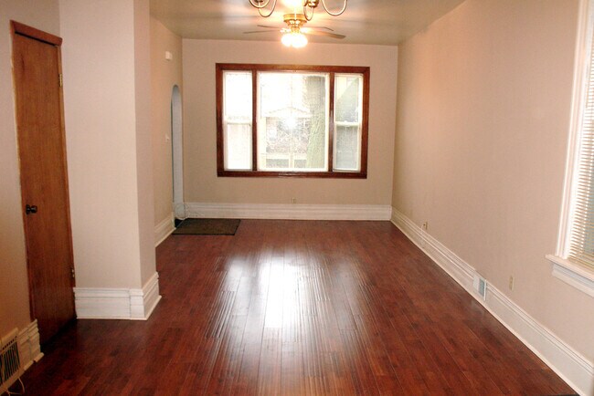 livin room - 3620 N Paulina St