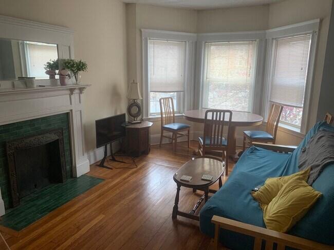 Foto del edificio - 1307 Commonwealth Ave