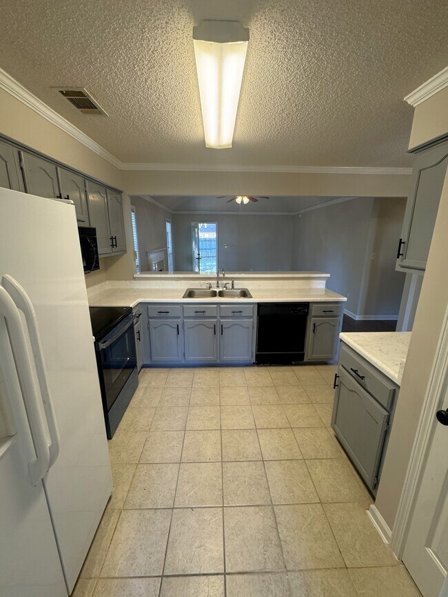 Building Photo - 2271 Lake Springs Ln