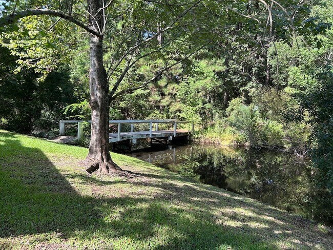 Building Photo - 1721 Fox Ridge Ct