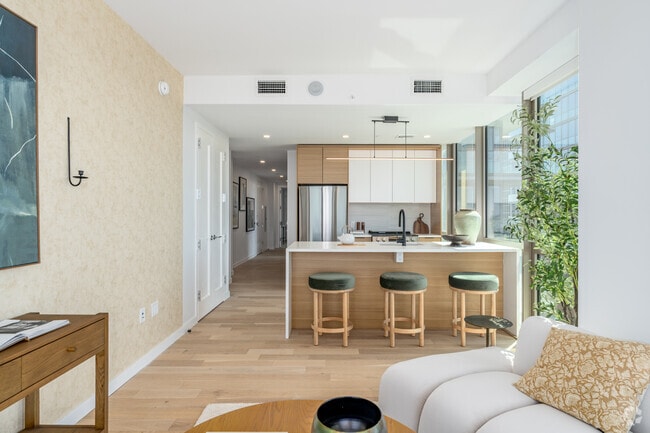 2BR, 1BA - 799SF - Kitchen - Westmark