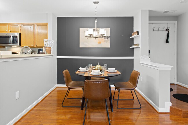 Building Photo - 6919 Victoria Dr