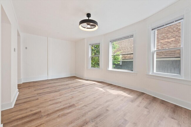 Foto del edificio - 2026 E Kenilworth Pl