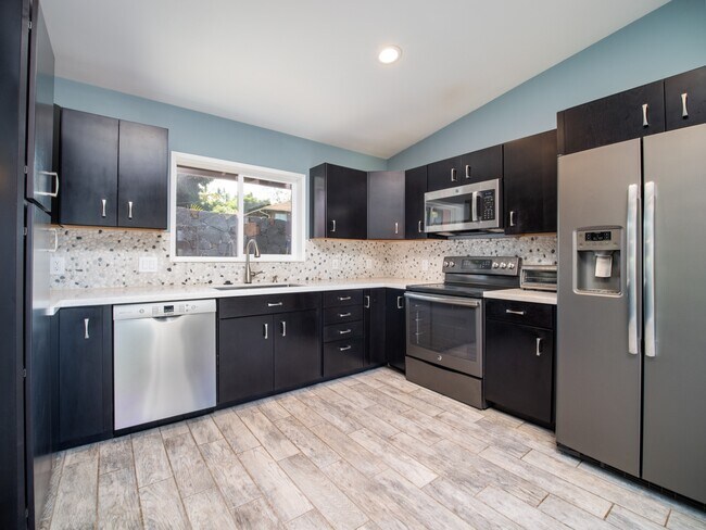 Building Photo - 495 Hoala Dr