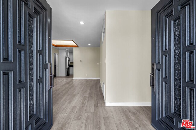 Foto del edificio - 5137 Reynier Ave