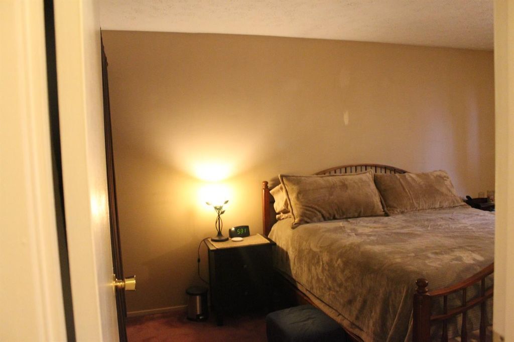 Foto principal - 1062 E Crescentville Rd