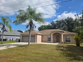 Building Photo - 670 Reindeer Dr