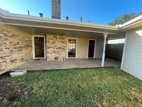 Building Photo - 302 Yorkshire Ct