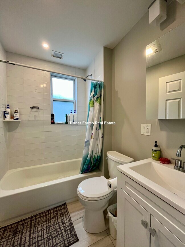 Foto del edificio - 267 E Cottage St