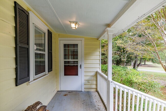 Foto del edificio - 2121 Simonton Bridge Rd