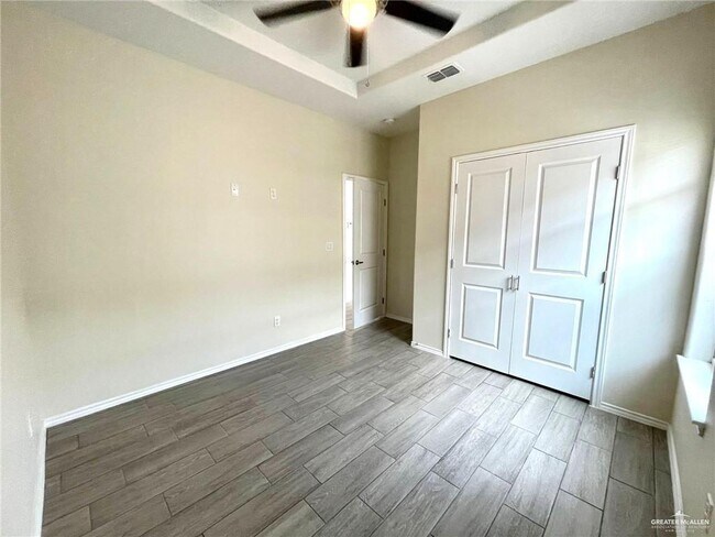 Foto del edificio - 5007 N Hiawatha Dr