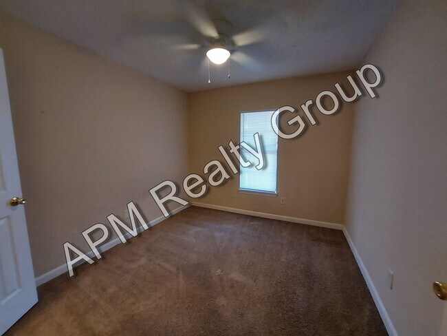 Building Photo - Convenient Broad River location!