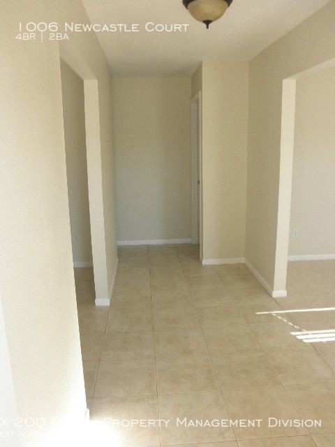 Building Photo - 4/2 IN HOWELL ESTATES!