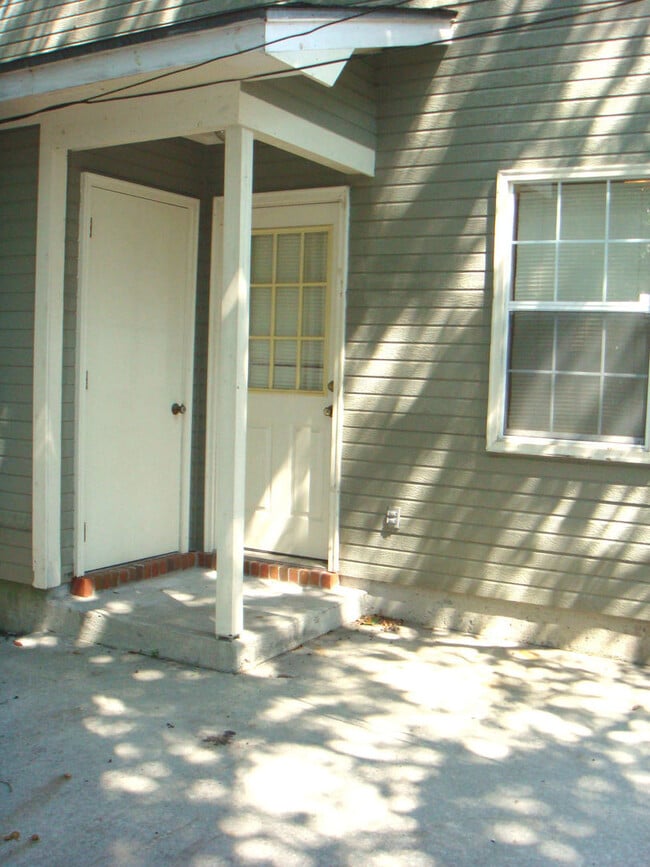 Building Photo - 1203 Baytree Rd