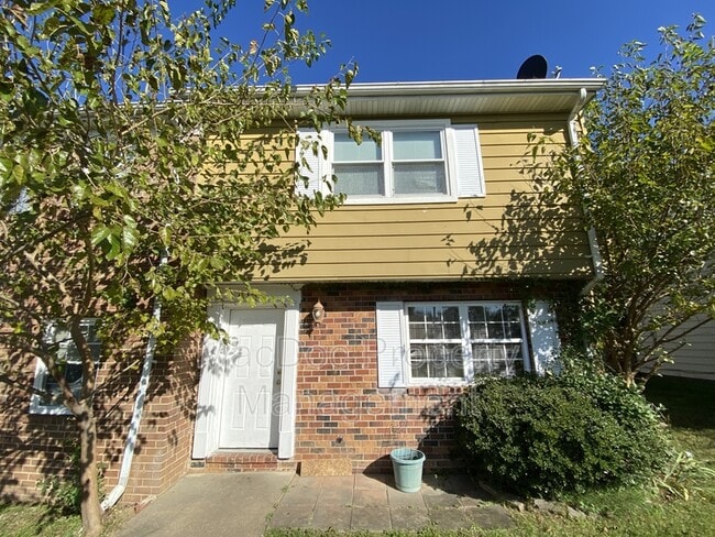 Foto del edificio - 619 Anvil Rd