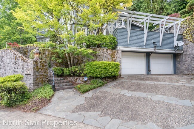 Foto del edificio - 3 br, 4 bath House - 2862 SW Fairview Blvd.