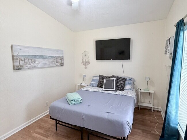 Foto del edificio - "Charming Room for Rent 1-Bed Oasis in West Palm Beach – Your Cozy Retreat Awaits!"