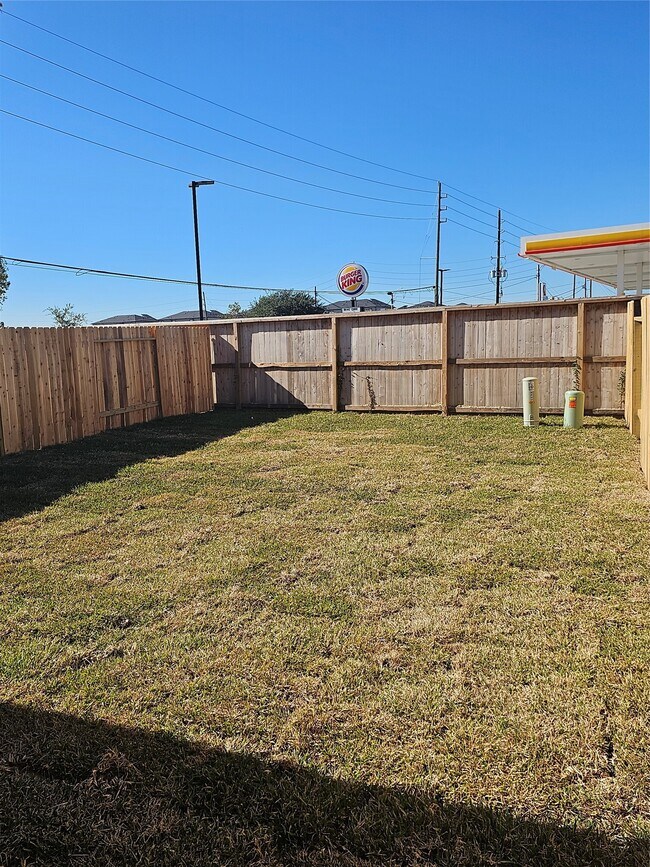 Foto del edificio - 5207 Shallowhurst Ln